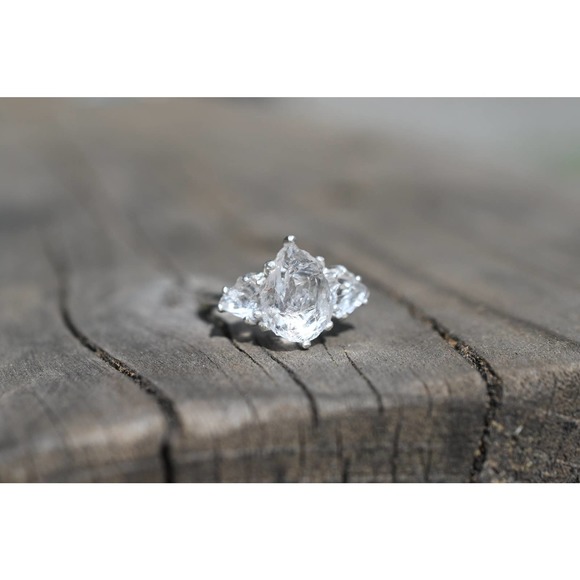 Engagement ring, raw stone ring, alternative engagement ring - Picture 3 of 5